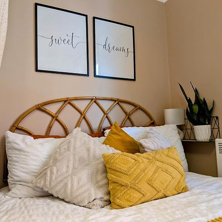 Peacehaven Retreat - 4 Minutes From The Beach! Pet Friendly! เวย์มัธ ภายนอก รูปภาพ