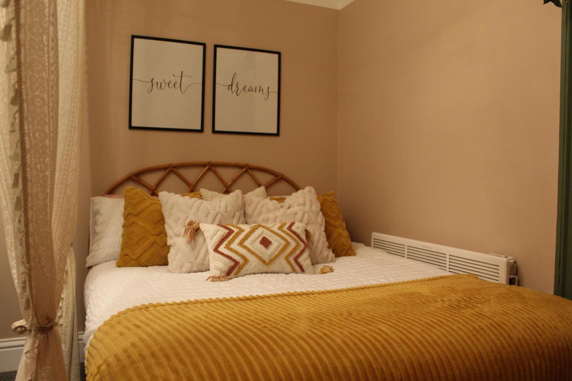 Peacehaven Retreat - 4 Minutes From The Beach! Pet Friendly! เวย์มัธ ภายนอก รูปภาพ