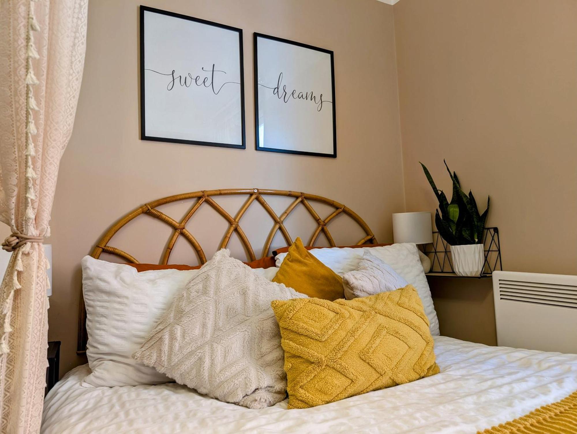 Peacehaven Retreat - 4 Minutes From The Beach! Pet Friendly! เวย์มัธ ภายนอก รูปภาพ