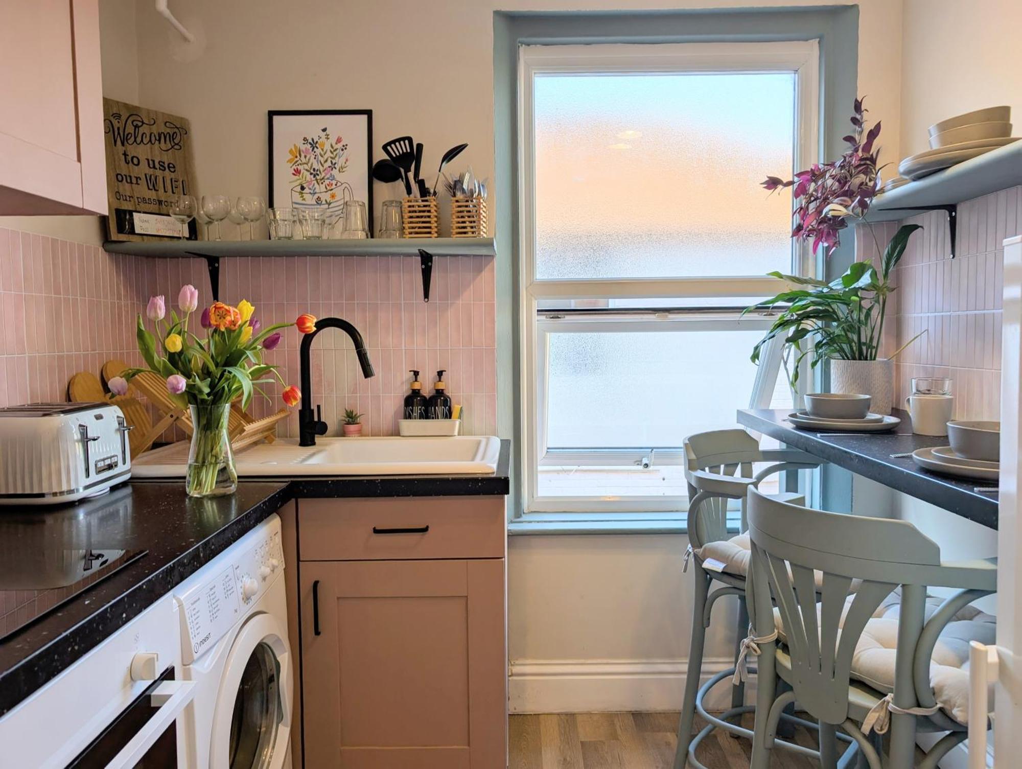 Peacehaven Retreat - 4 Minutes From The Beach! Pet Friendly! เวย์มัธ ภายนอก รูปภาพ