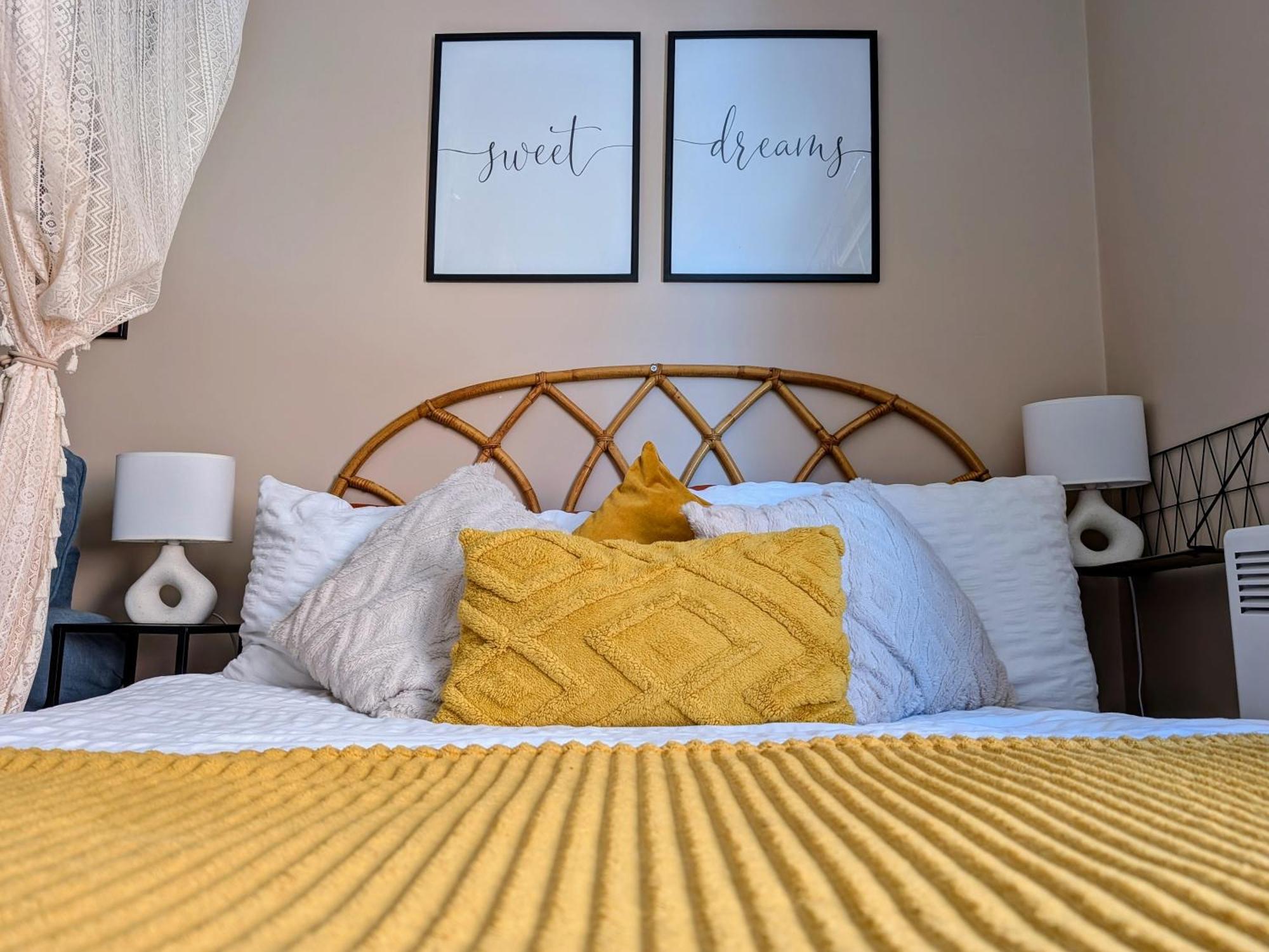 Peacehaven Retreat - 4 Minutes From The Beach! Pet Friendly! เวย์มัธ ภายนอก รูปภาพ